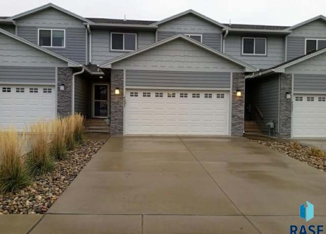 Property at 4223 Knob Hill Ct, Sioux Falls, SD 57107, 4 beds, 3.5 baths