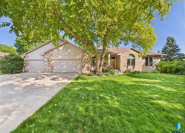 Property at 6908 W Stoney Creek St, Sioux Falls, SD 57106, 5 beds, 3.5 baths