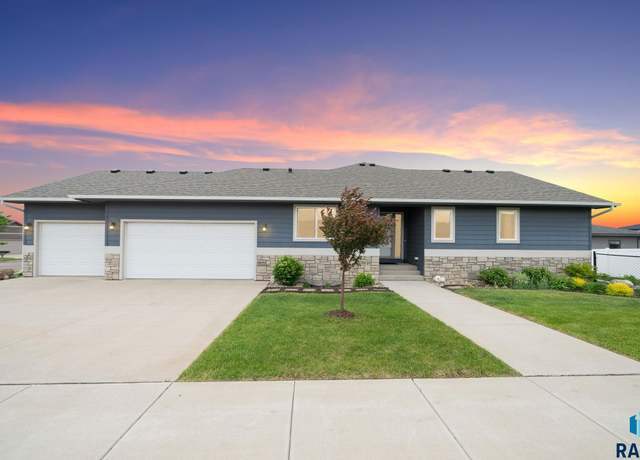 Property at 8620 W 22nd St, Sioux Falls, SD 57106, 4 beds, 3 baths