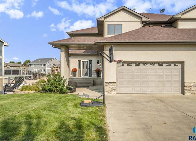 Property at 6014 Marrs Beach Ln, Madison, SD 57042, 4 beds, 3.5 baths