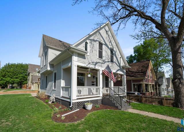 Property at 1021 S 1st Ave, Sioux Falls, SD 57105, 4 beds, 2 baths
