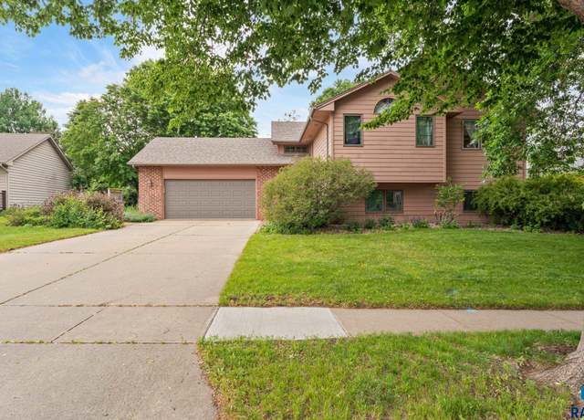 Property at 704 N Marquette Ave, Sioux Falls, SD 57110, 5 beds, 3 baths