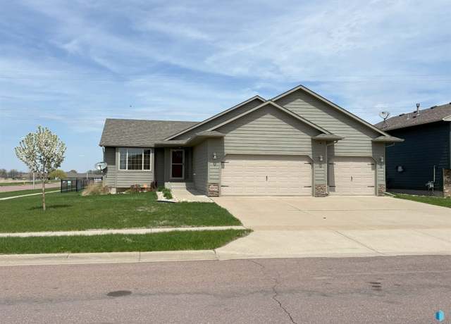 Property at 8908 W 18th St, Sioux Falls, SD 57106, 4 beds, 2 baths