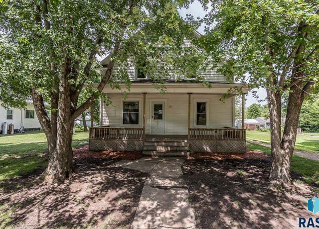 Property at 217 S Clark Ave, Irene, SD 57037, 4 beds, 1.5 baths