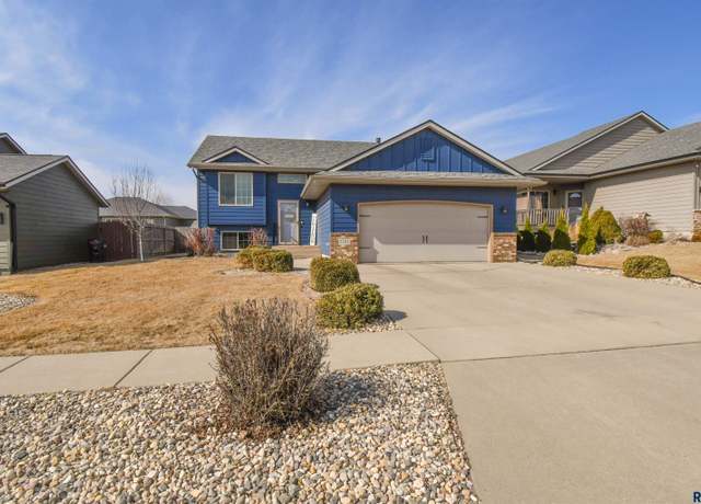 Property at 2205 S Mary Beth Ave, Sioux Falls, SD 57106, 3 beds, 2 baths