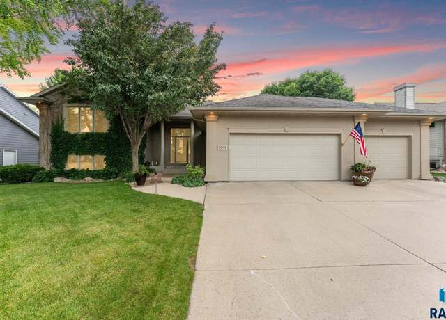 Property at 3005 W Brandy Wine St, Sioux Falls, SD 57108-1539, 5 beds, 3.5 baths