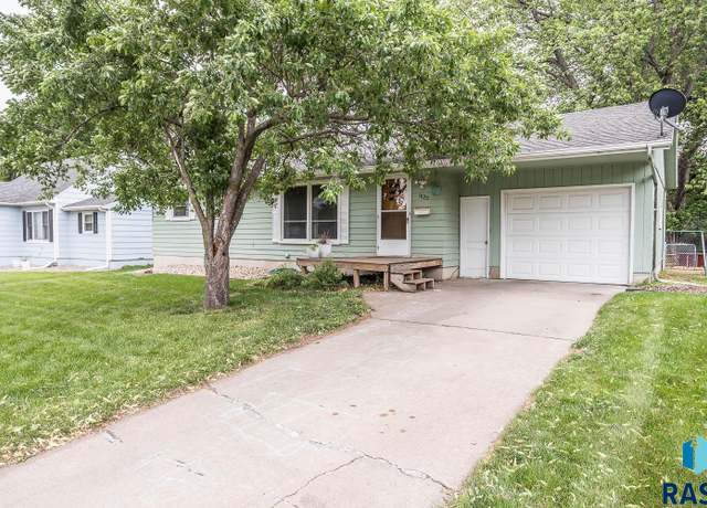 Property at 1625 S Riverdale Rd, Sioux Falls, SD 57105, 2 beds, 2 baths