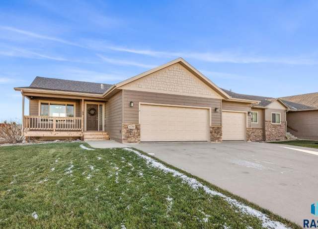 Property at 6739 43rd St, Sioux Falls, SD 57110, 3 beds, 3 baths
