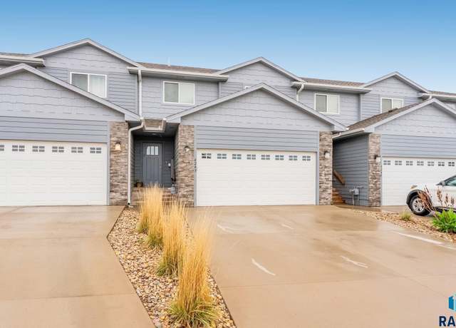 Property at 4243 N Knob Hill Ct, Sioux Falls, SD 57107, 4 beds, 3.5 baths