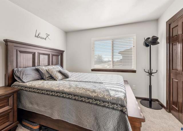 Property at 9052 W Wisdom Pl, Sioux Falls, SD 57106, 3 beds, 2.5 baths