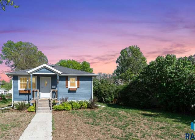 Property at 208 S 4Th St, Beresford, SD 57004, 4 beds, 2 baths