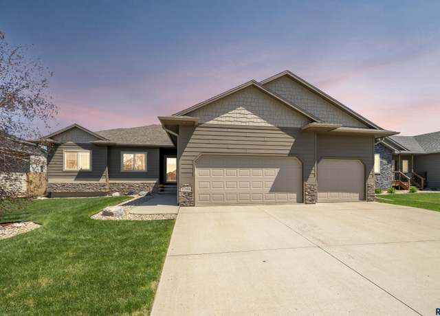 Property at 1304 S Thecla Ave, Sioux Falls, SD 57106, 5 beds, 3 baths