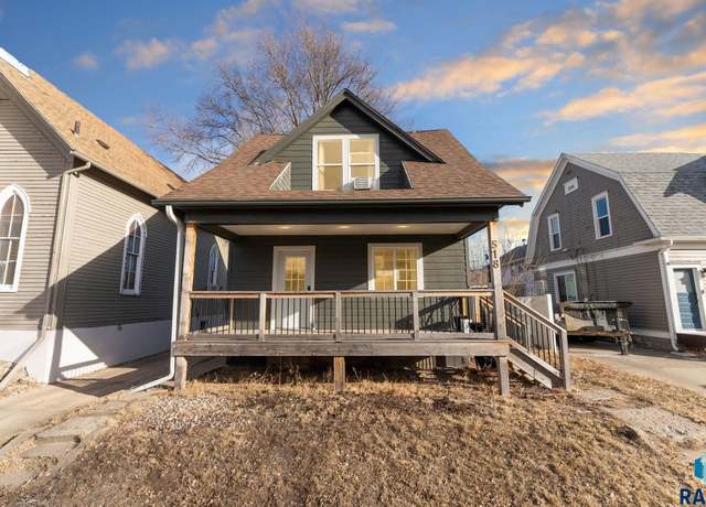 Property at 518 Duluth Ave, Sioux Falls, SD 57104, 3 beds, 2 baths
