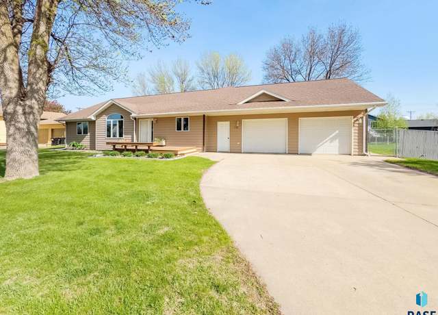 Property at 110 W Apple St, Tea, SD 57064, 4 beds, 3 baths