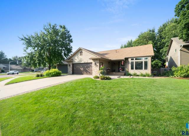 Property at 5117 E Blueridge Dr, Sioux Falls, SD 57110, 4 beds, 3 baths