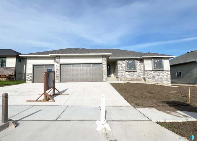 Property at 2605 S Galena Ave, Sioux Falls, SD 57110, 5 beds, 3 baths