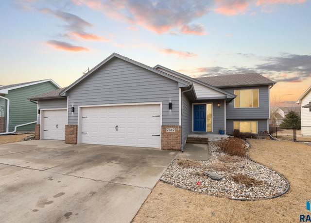 Property at 7517 W Stoney Creek St, Sioux Falls, SD 57106, 4 beds, 2 baths
