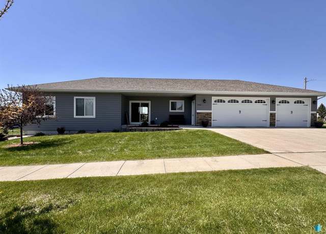 Property at 1403 Bitterroot Rd, Dell Rapids, SD 57022, 5 beds, 3.5 baths