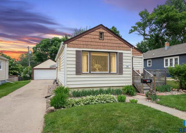 Property at 709 S Lake Ave, Sioux Falls, SD 57104, 2 beds, 1 bath