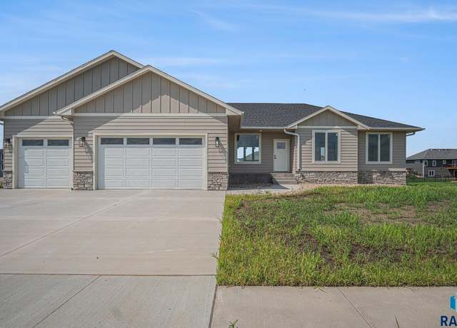 Property at 6508 E Fieldview St, Sioux Falls, SD 57110, 3 beds, 2.5 baths