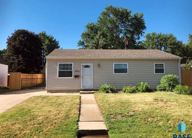 Property at 3016 E 20th St, Sioux Falls, SD 57103, 3 beds, 1 bath