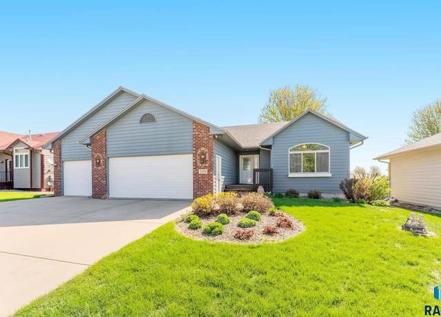 Property at 308 N Dewberry Ave, Sioux Falls, SD 57110, 4 beds, 3 baths