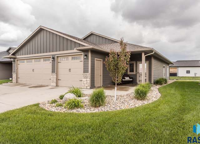Property at 252 Devitt Dr, Harrisburg, SD 57032, 3 beds, 2 baths