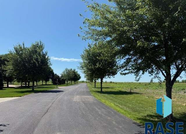 Property at 2 Trading Post Rd, Sioux Falls, SD 57108