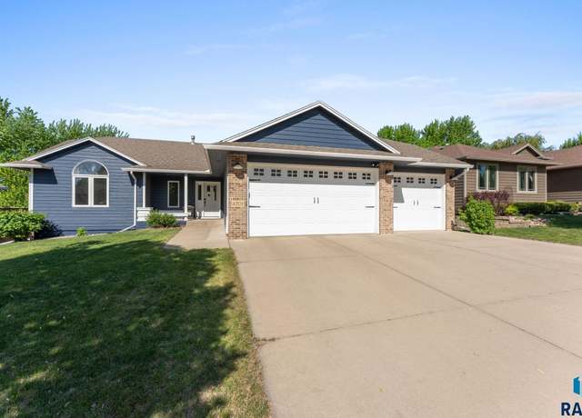 Property at 4201 S Pillsberry Ave, Sioux Falls, SD 57103, 5 beds, 3 baths