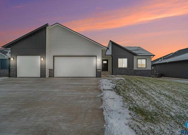 Property at 5614 S Huntwood Ave, Sioux Falls, SD 57108, 3 beds, 2 baths