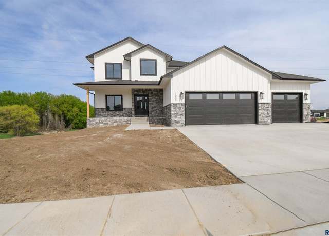 Property at 1000 N Scots Pine Dr, Sioux Falls, SD 57110, 4 beds, 3 baths