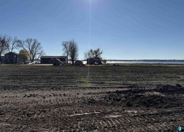 Property at Crescent Ln Lot 8, Madison, SD 57042