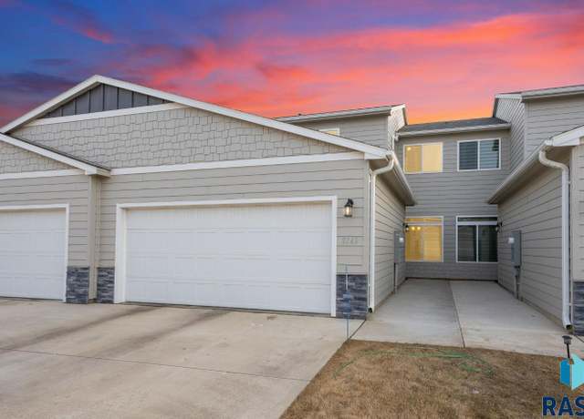 Property at 8162 E Tencate Pl, Sioux Falls, SD 57110, 3 beds, 2.5 baths