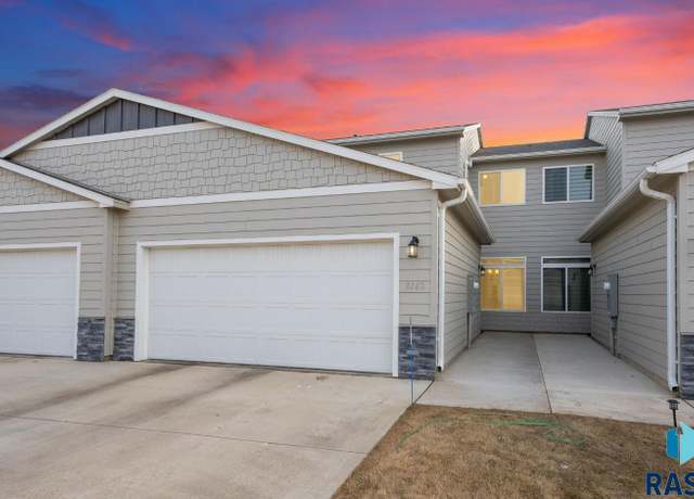 Property at 8162 E Tencate Pl, Sioux Falls, SD 57110, 3 beds, 2.5 baths