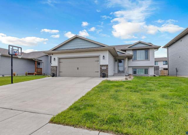 Property at 9509 W Liam St, Sioux Falls, SD 57106, 4 beds, 3 baths