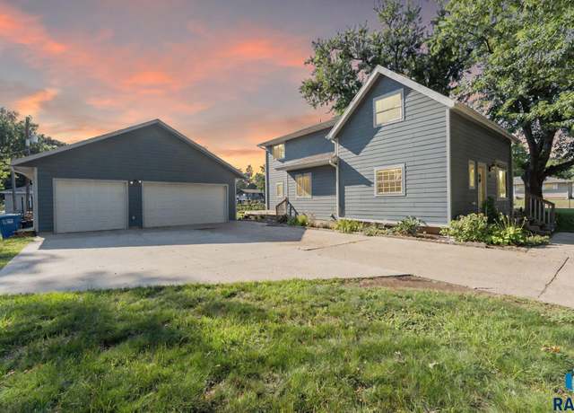 Property at 3005 S Hawthorne Ave, Sioux Falls, SD 57105, 5 beds, 2.5 baths