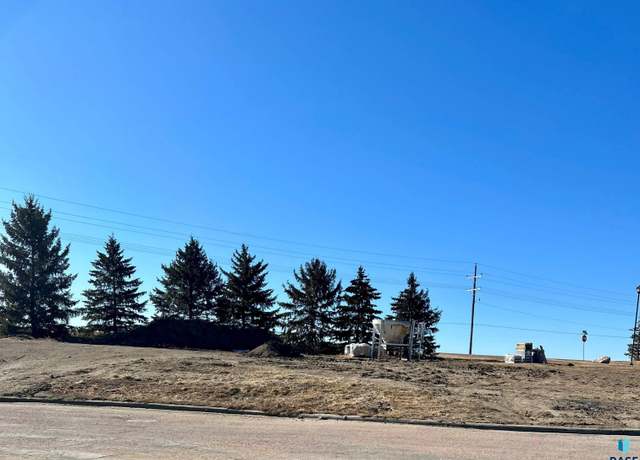 Property at 1 Kippes Cv, Mitchell, SD 57301