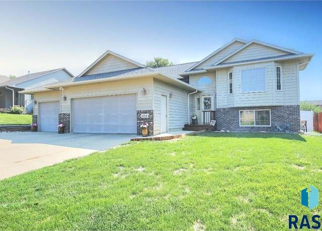 Property at 104 N Dewberry Ave, Sioux Falls, SD 57110, 5 beds, 3 baths