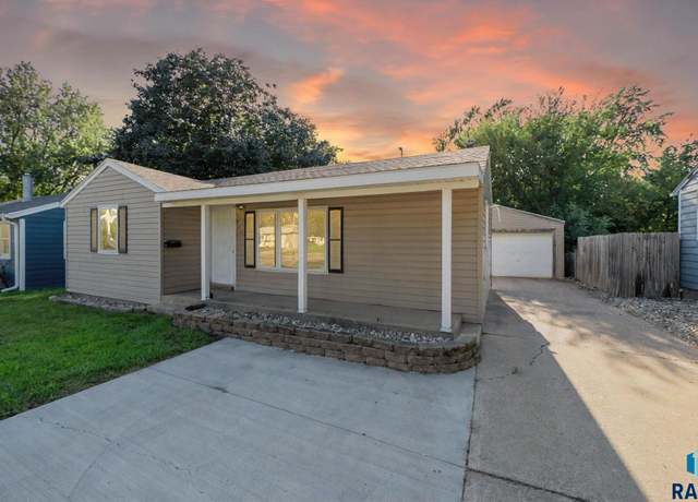 Property at 901 N Kiwanis Ave, Sioux Falls, SD 57104, 2 beds, 1 bath