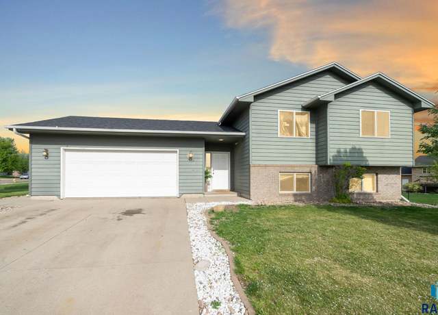 Property at 7708 W Eli Ct, Sioux Falls, SD 57106, 4 beds, 2 baths