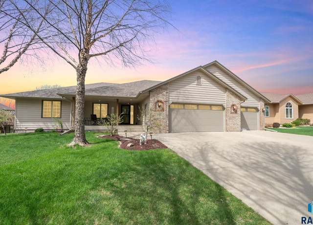 Property at 1005 N Sycamore Ave, Sioux Falls, SD 57110, 5 beds, 3.5 baths
