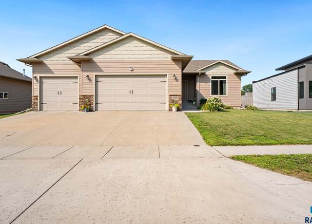 Property at 4305 N Ohio Ave, Sioux Falls, SD 57107, 4 beds, 3 baths