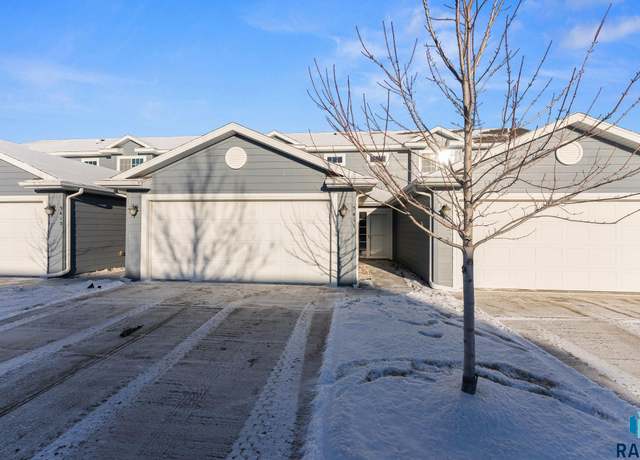 Property at 5411 W Oakcrest Pl, Sioux Falls, SD 57107, 2 beds, 1.5 baths