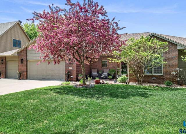 Property at 3056 S Coral Ct, Sioux Falls, SD 57103, 5 beds, 3 baths