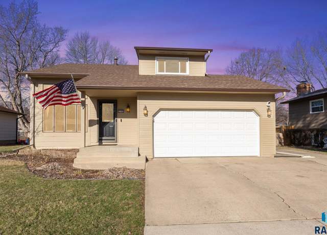 Property at 3105 S Steven Dr, Sioux Falls, SD 57106, 4 beds, 3 baths