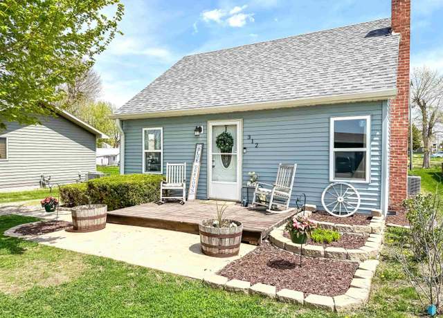 Property at 312 Granite Ave, Garretson, SD 57030, 3 beds, 2 baths