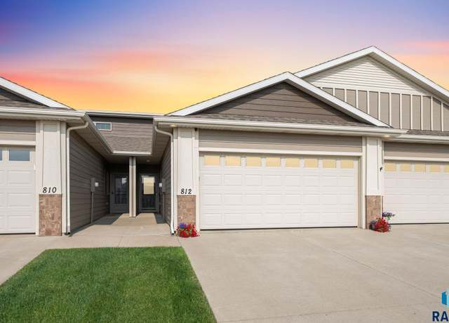 Property at 812 E El Dorado Ct, Sioux Falls, SD 57108, 2 beds, 2 baths