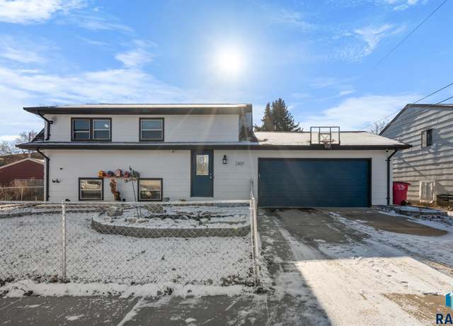 Property at 2405 W 3rd St, Sioux Falls, SD 57104, 4 beds, 2 baths