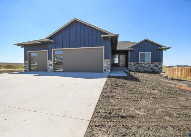 Property at 1709 E Wallin Cir, Sioux Falls, SD 57104, 3 beds, 2 baths
