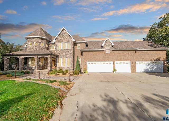 Property at 300 N Fairway Cir, Brandon, SD 57005, 4 beds, 4.5 baths